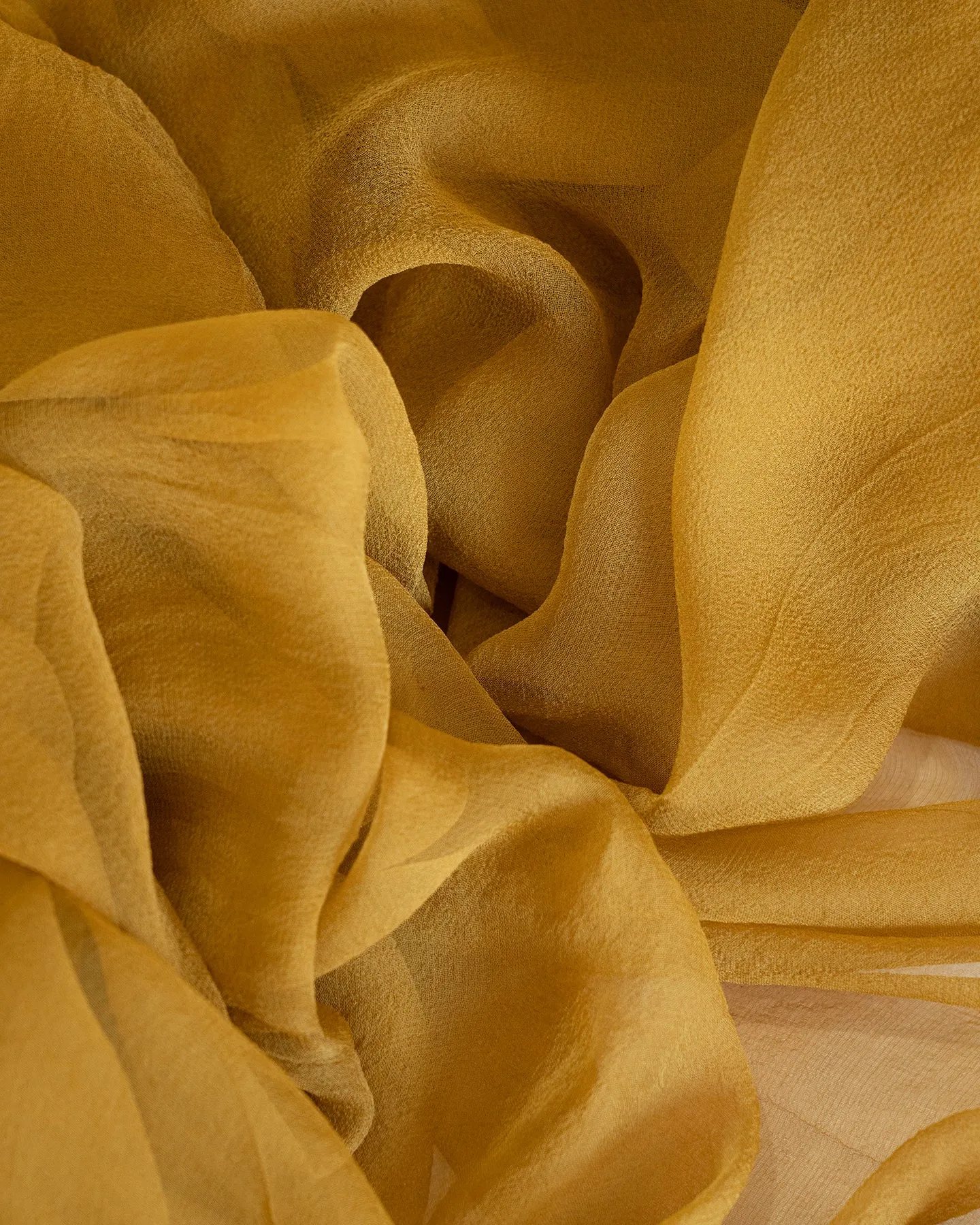 Silk Gossamer Textile in Oro