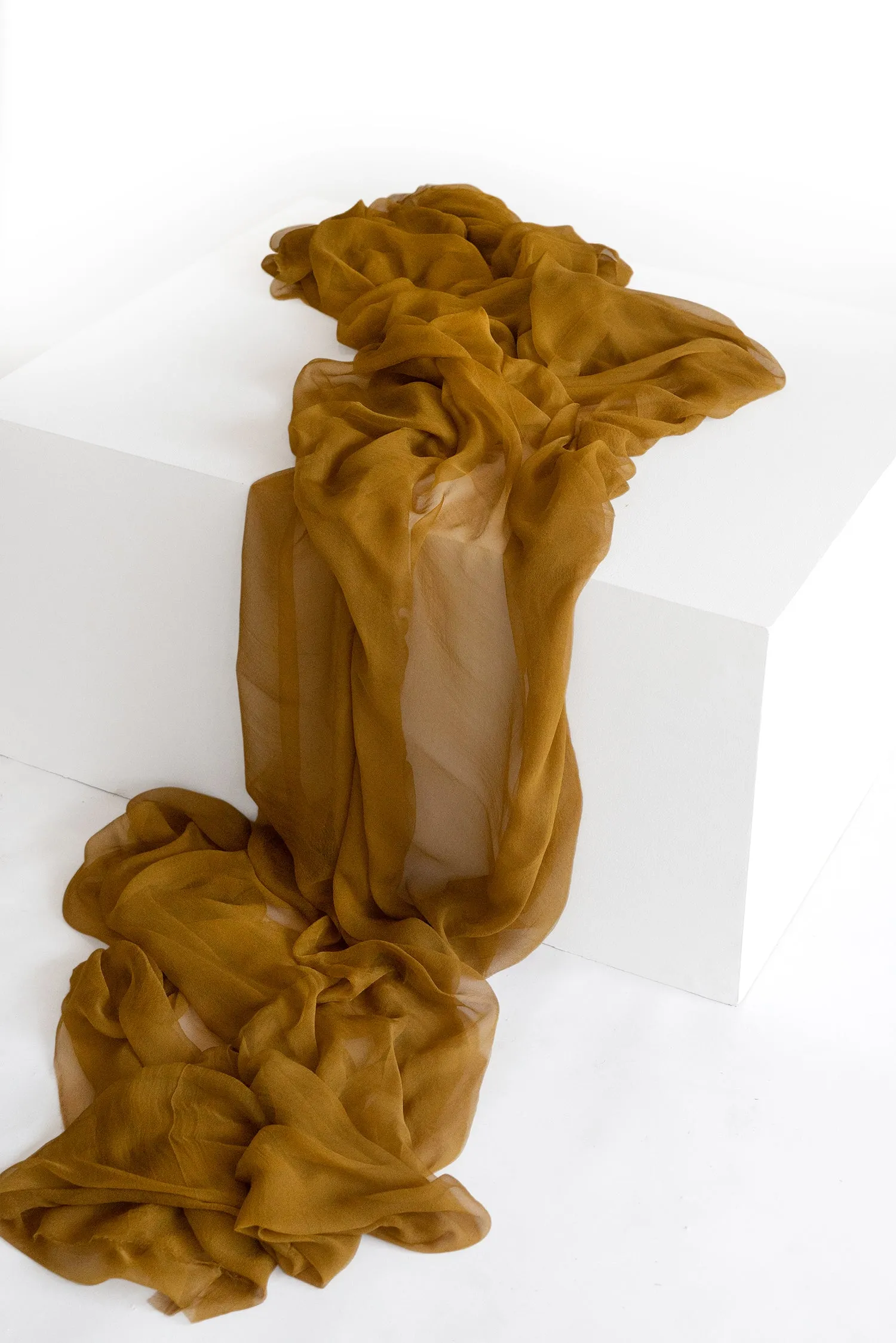 Silk Gossamer Textile in Oro